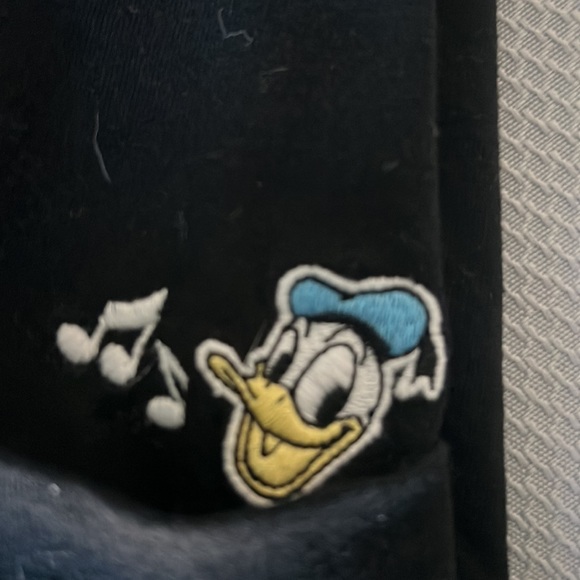 Uniqlo x Disney Donald Duck Unisex Tee Black Size Medium with side pocket - Picture 9 of 11